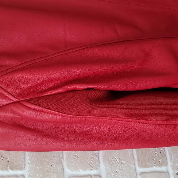 Danier Women's Poppy Red Genuine Leather Jacket ( Sz M/P) - Picture 6 of 7